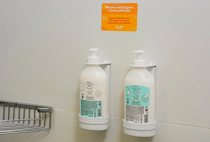 Amenities O Boticário nas acomodações do Salinas Maragogi Dispenser de shampoo e condicionador com refil O Boticário em acomodação standard no Salinas Maragogi