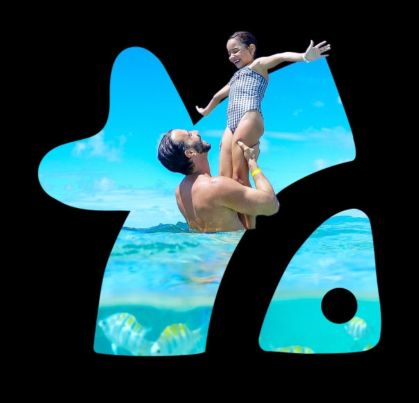 Foto de um casal com uma criança