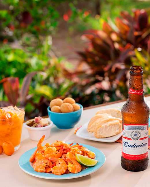 Várias opções de refeições, lanches, petiscos e bebidas servidos no Salinas Maceió.