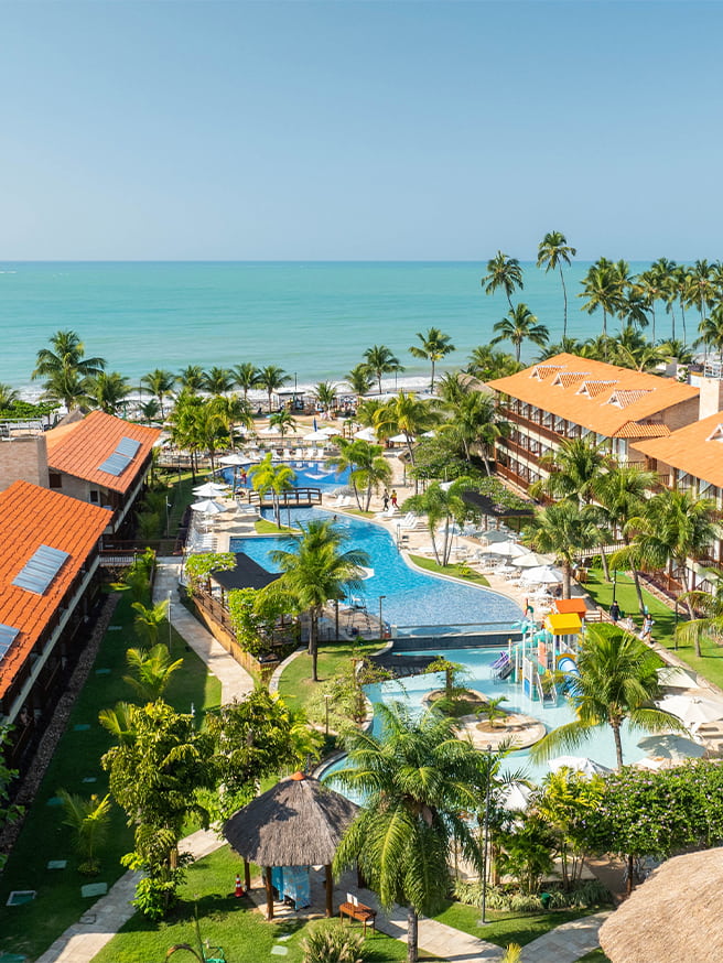 Salinas Maceió resort All Inclusive pra férias Vista aérea do Salinas Maceió Resort All Inclusive com piscinas, coqueiros e estrutura completa.